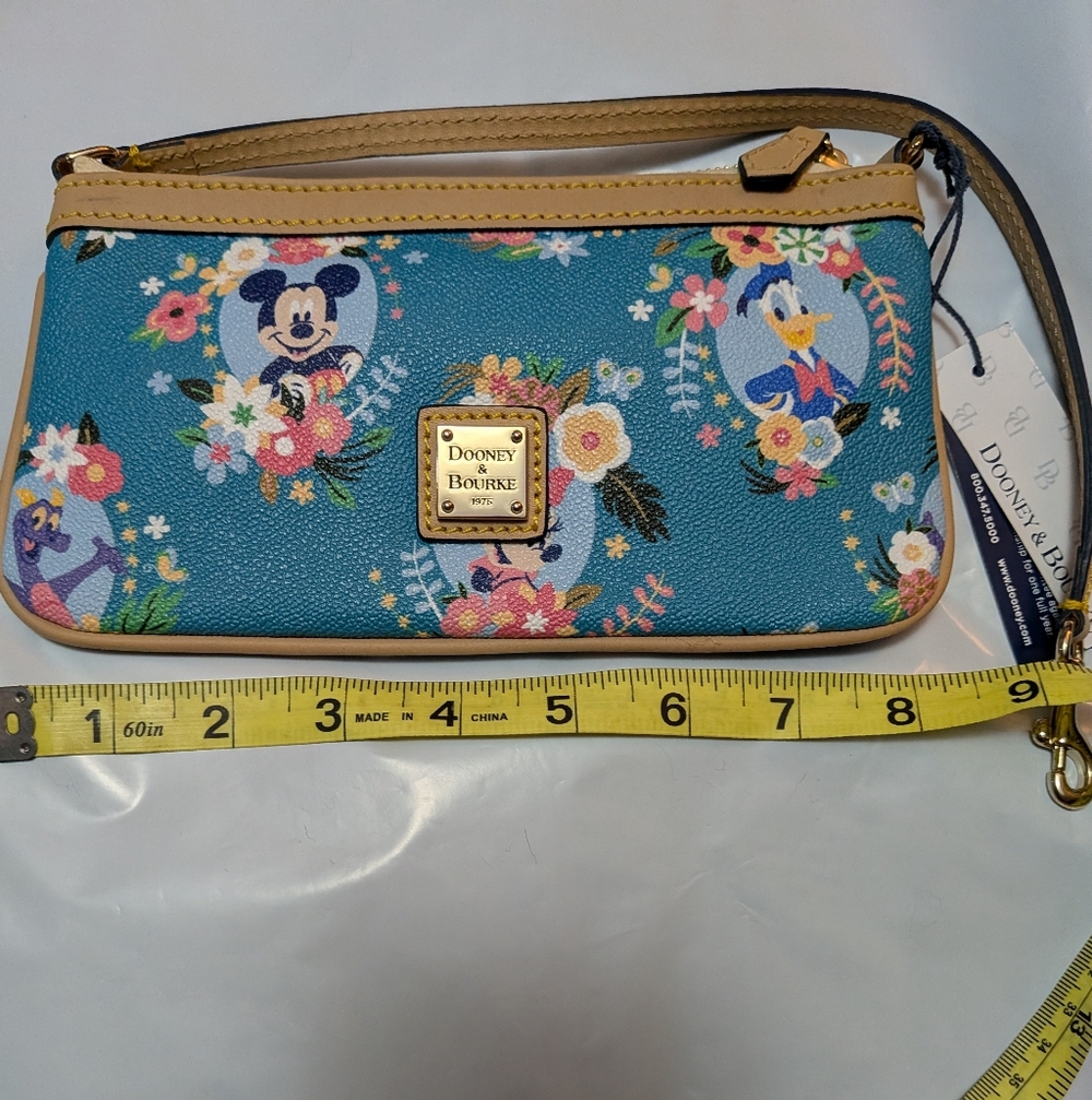 Disney Dooney & Bourke Epcot Flower and Garden 2016 Festival Wristlet. - Picture 9 of 10